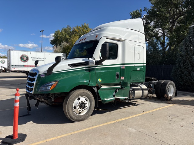 2022 Freightliner Cascadia 126 4x2 S/A Sleeper Truck Tractor (Inoperable)