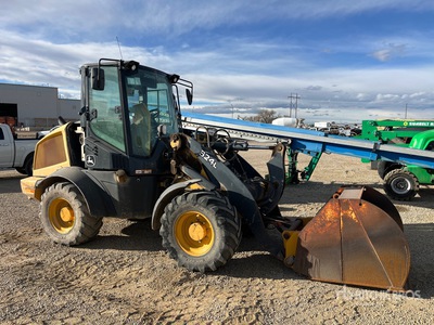 2019 John Deere 324L Chargeuse sur pneus (Inoperable)