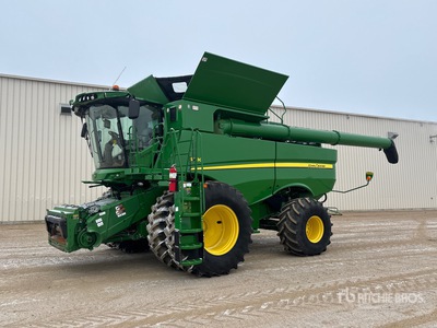 2019 John Deere S780 Combine Harvester