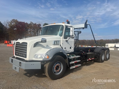 2015 Mack GU813 Granite 6x4 Roll-Off Truck