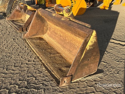 92 in Cleanup Excavator Bucket - Fits John Deere 690E