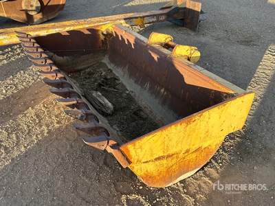 82 in Digging Excavator Bucket - Fits John Deere 690E