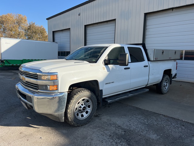 2015 Chevrolet 3500 HD 4x4 Crew Cab Pickup