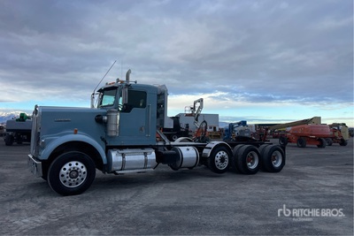 2001 Kenworth W900B 8x4 Tri/A Day Cab Truck Tractor