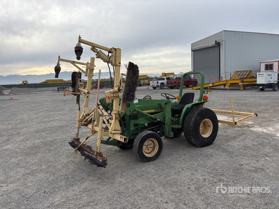 John Deere 750 2WD tractor utilitario