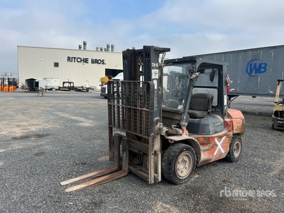 2010 Toyota 7FGU35 7000 lb Pneumatic Tire Heftruck