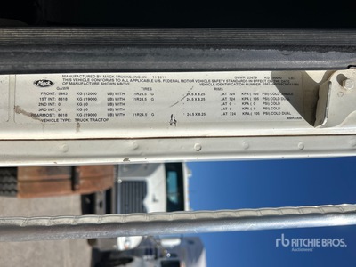 2012 Mack CHU613 6x4 トラックトラクター(T/A)