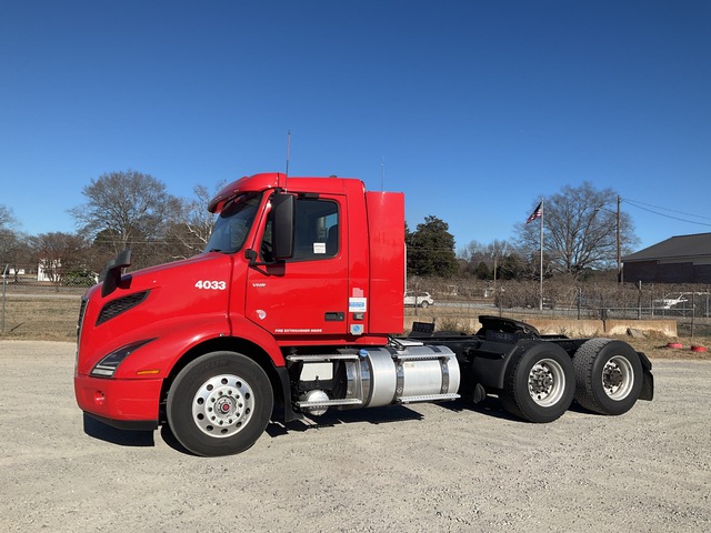 2020 Volvo VNR 6x2 T/A Day Cab Truck Tractor