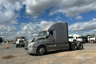 2019 Freightliner Cascadia 126 6x4 T/A Sleeper Truck Tractor