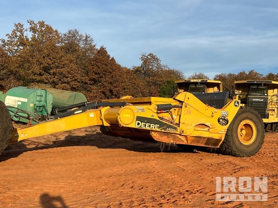 2018 John Deere 2412E 2 Tire Ejector جراف ساحب