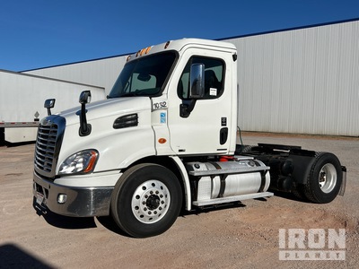 2012 Freightliner Cascadia 113 4x2 S/A Day Cab Truck Tractor