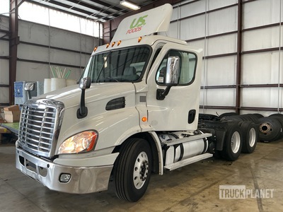 2013 Freightliner CA113 6x4 T/A Sleeper Truck Tractor