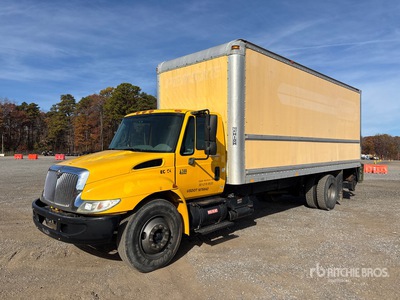 2005 International 4300 4x2 Autocarro furgonato