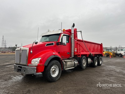 2021 Kenworth T880 8x4 Tri/A Dump Truck
