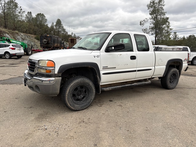 2007 GMC Sierra 2500HD 4x4 Extended Cab Pickup 2007 GMC Sierra 2500HD 4x4 Extended Cab Pickup