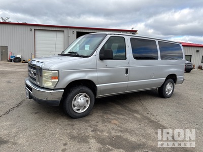 2010 Ford E-350 XLT 11 فان نقل ركاب