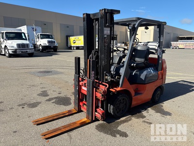 2004 (unverified) Toyota 8FGCU25 4500 lb Cushion Tire Forklift