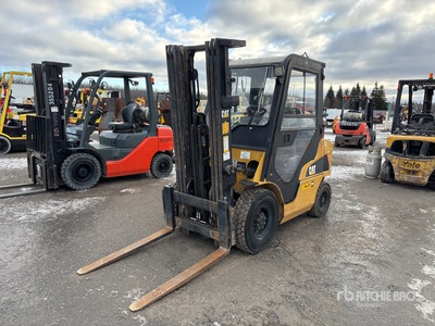2005 Cat P5000 3950 lb Pneumatic Tire Forklift