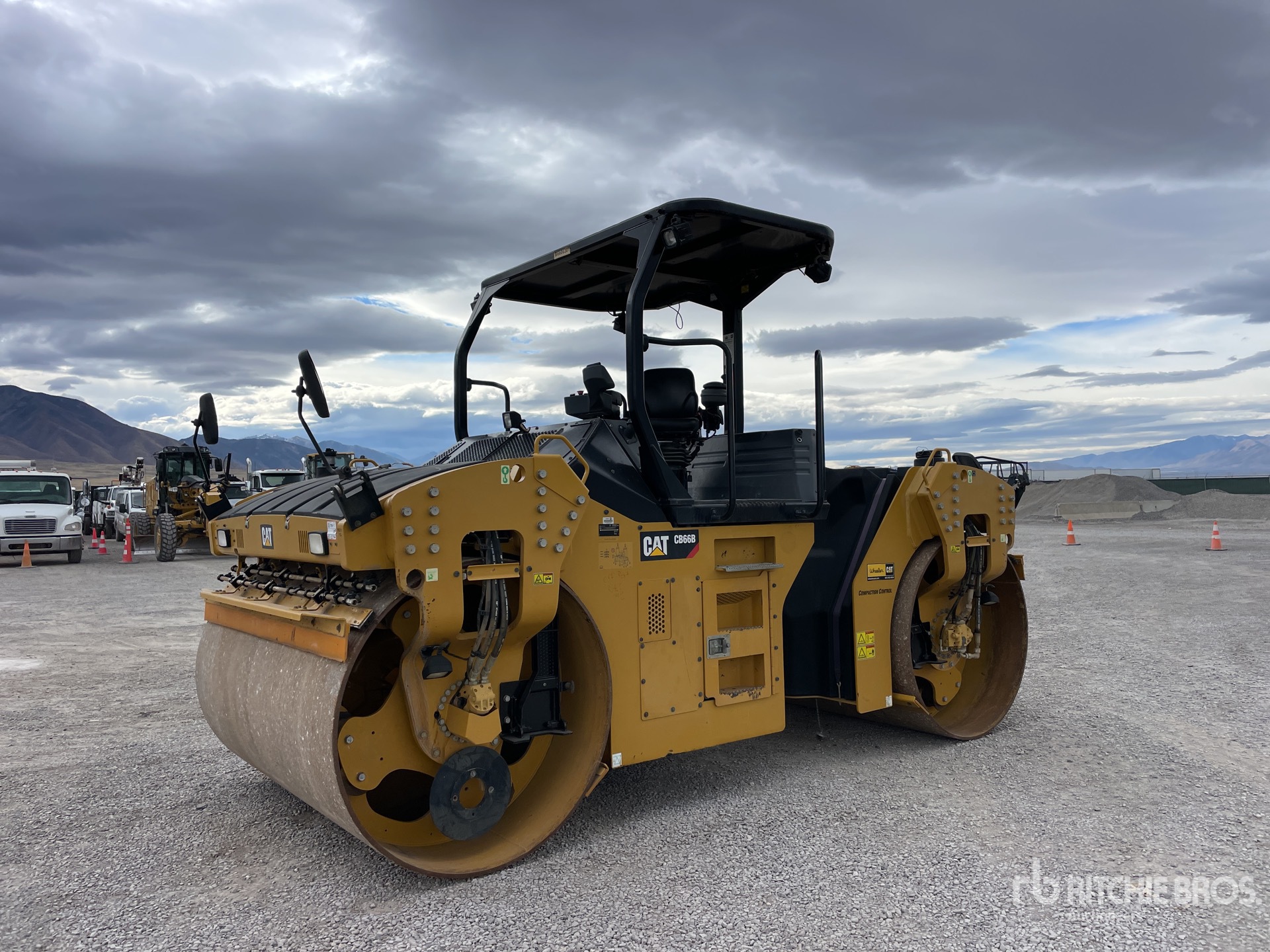 2018 Cat CB66B Double Drum Roller