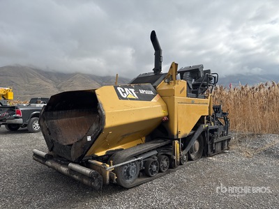 2011 Cat AP-555E Track راصف الأسفلت