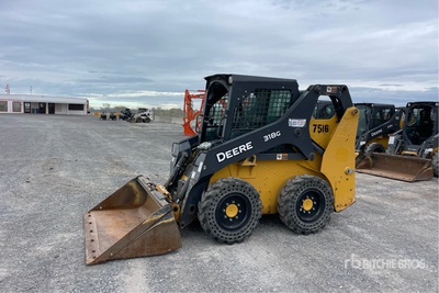 2019 John Deere 318G Schranklader