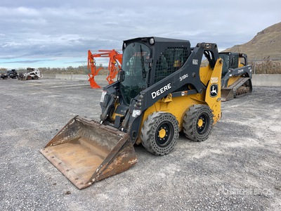 2021 John Deere 318G Minicargadora