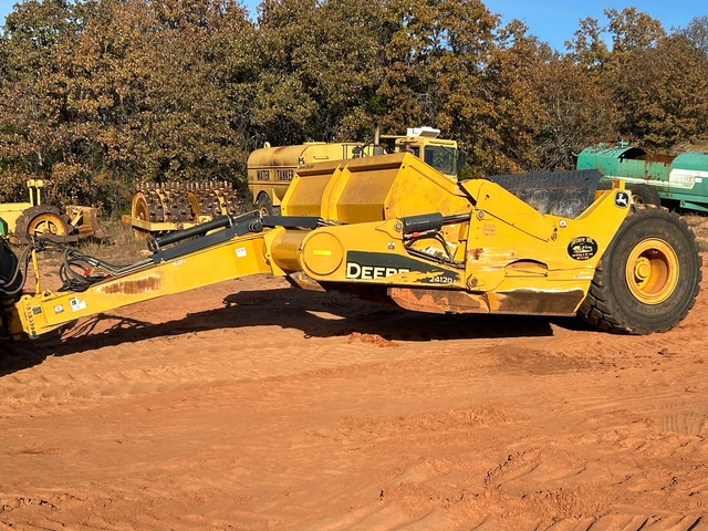 2018 John Deere 2412E 2 Tire Hydraulic Pull Scraper