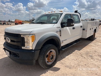 2017 Ford F-550 XL 4x4 Crew Cab Utility Truck