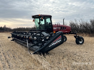 2013 MacDon M155 35 ft Swather Andaineuse