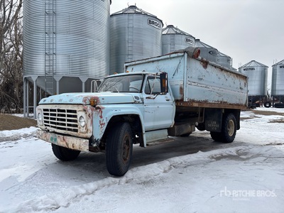 1975 Ford 4x2 穀物用トラック