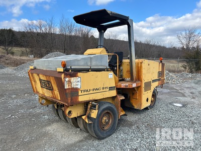 Rosco 915 TRUPAC Pneumatic Roller