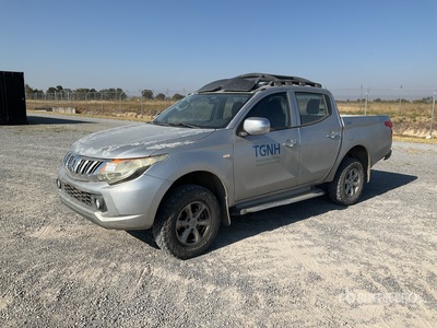 2016 Mitsubishi L200 4x4 Crew Cab Camioneta / Pickup