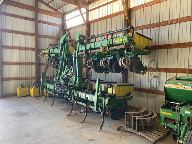 2012 John Deere 1720 Stack-Fold 12 Row Planter 2012 John Deere 1720 Stack-Fold 12 Row Planter