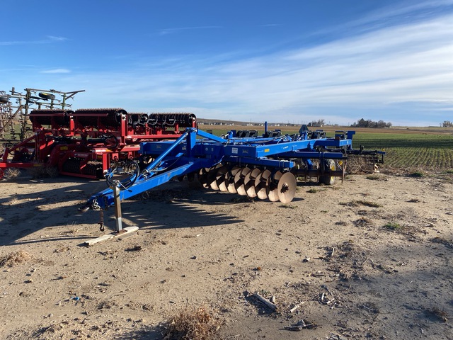 Landoll 2410-7-24 18 ft 6 in 7 Shank Weatherproofer Landoll 2410-7-24 18 ft 6 in 7 Shank Weatherproofer
