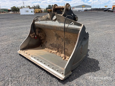 Roo Attachments 2000 mm Q/C Hydraulic Tilting Cazo para excavadora - Fits 30 - 40 ton