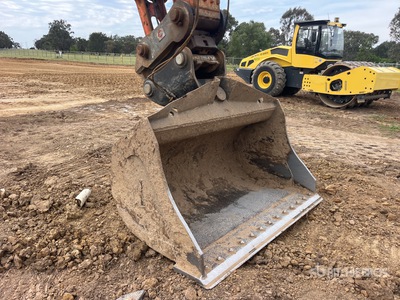 Roo Attachments 1500 mm Q/C Hydraulic Tilting Baggerlöffel - Fits 30 - 40 ton