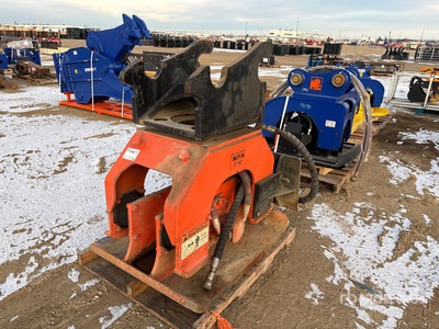 NPK C-8C Compacteur à plateau vibrant - Fits Case 210 WBM Lugging