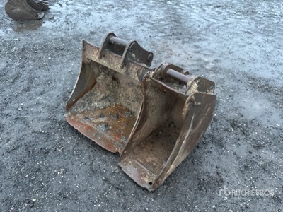 Quantity of (2) 600 mm Digging Excavator Bucket