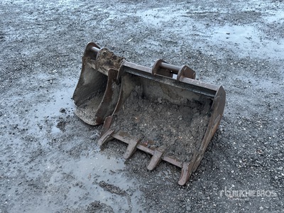 Quantity of (2) Digging Excavator Bucket