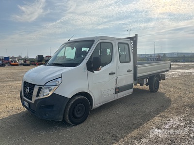 Nissan NV400 Crew Cab Flatbed Truck
