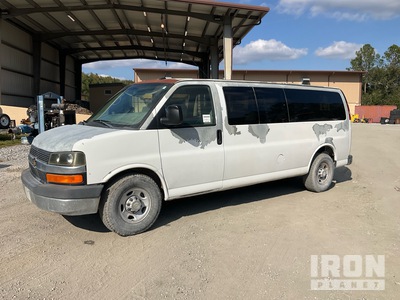 2011 Chevrolet Express 3500 15 فان نقل ركاب