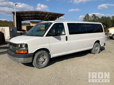 2017 Chevrolet Express 3500 15 فان نقل ركاب