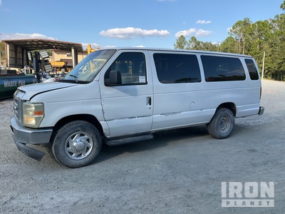 2010 Ford E-350 Super Duty E serie 15 فان نقل ركاب