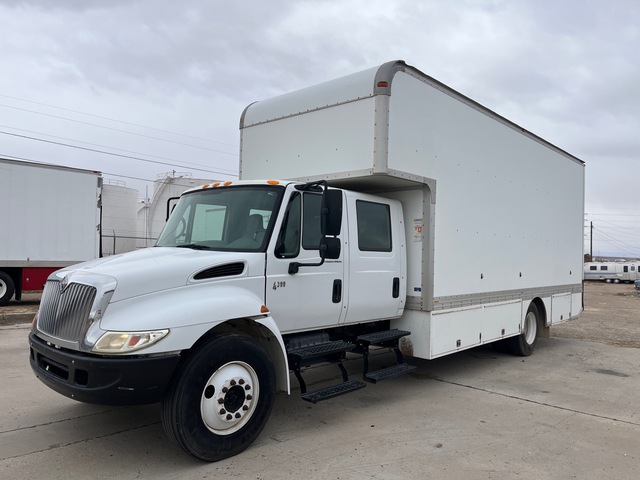 2004 International 4300 4x2 Crew Cab Moving Van Truck