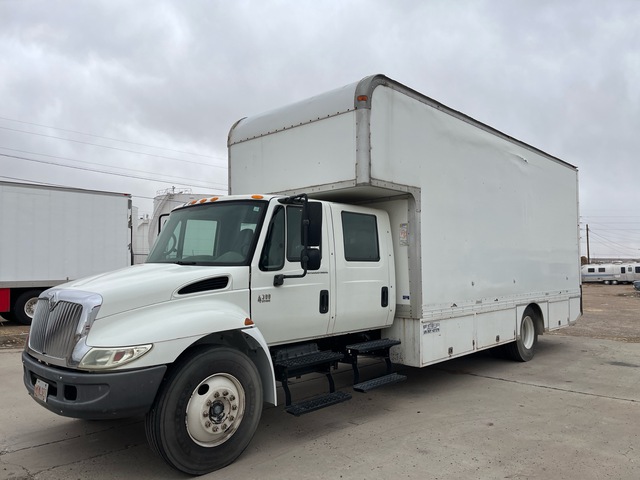 2004 International 4300 4x2 Crew Cab Moving Van Truck
