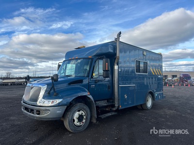 2006 International 4200 LP 4x2 Camion de servicios