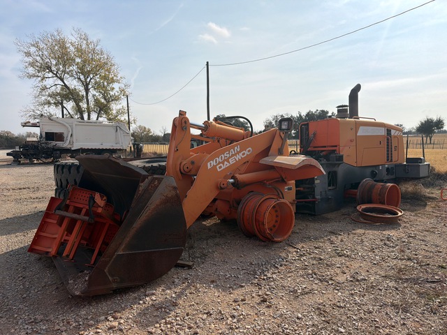 2006 Doosan DL300 Wheel Loader (Inoperable)