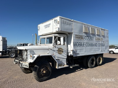 1966 Jeep 6x6 Military Command Gesloten vrachtwagen