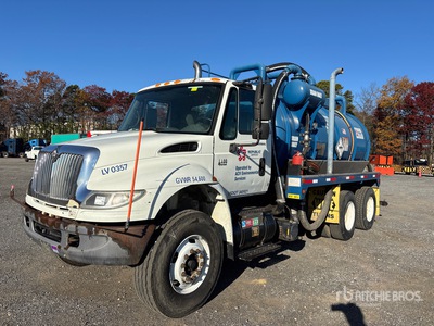 2005 International 4400 6x4 Cysterna próżniowa