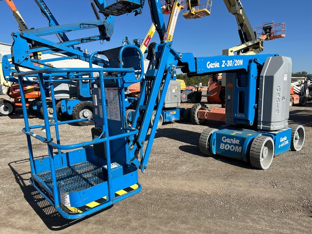 2015 Genie Z30/20N 2WD Electric Articulating Boom Lift 2015 Genie Z30/20N 2WD Electric Articulating Boom Lift